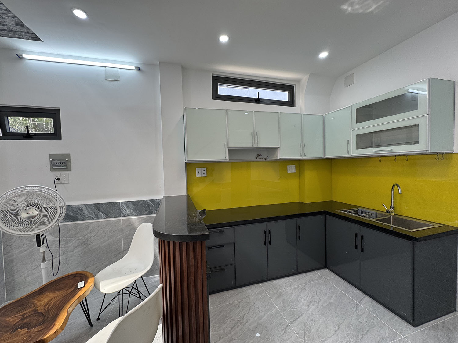 Siêu phẩm biệt thự mini góc 2 mặt tiền, 3 lầu, xây mới 100%, hẻm đẹp khu cao cấp Lê Văn Sỹ, Quận 3